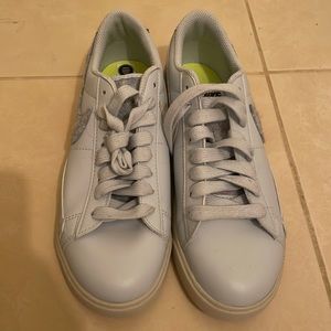 Nike off white shoes never worn size 7